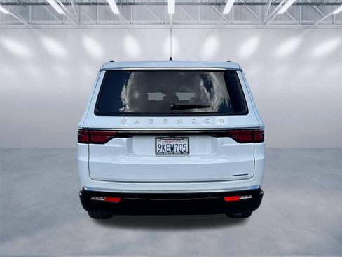Certified 2024 Jeep Wagoneer Series II w/ Flexible Seating Group RWD image 5