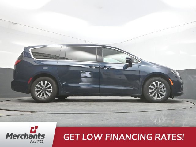 Used 2023 Chrysler Pacifica Touring-L FWD image 42