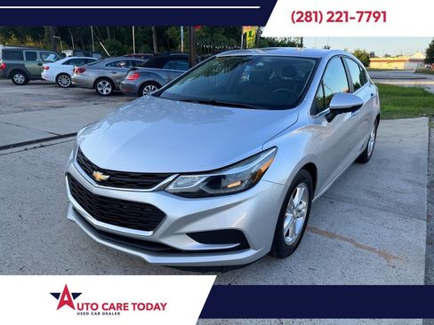 Used 2017 Chevrolet Cruze LT w/ Convenience Package FWD image 1