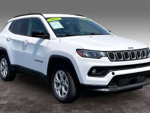 Used 2025 Jeep Compass Latitude AWD/4WD image 11