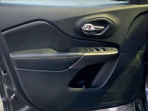 Used 2020 Jeep Cherokee Latitude Lux w/ Comfort/Convenience Group image 20