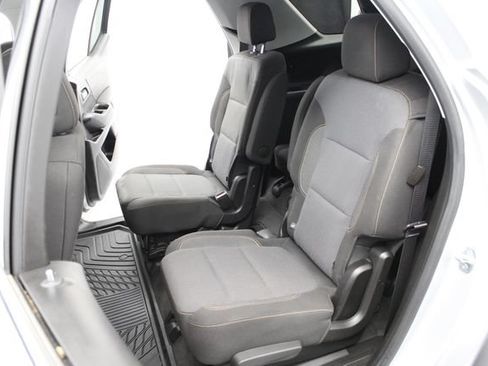 Used 2020 Chevrolet Traverse LT FWD image 17