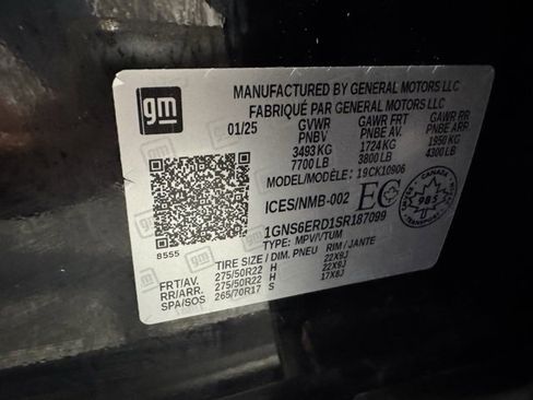 Used 2025 Chevrolet Suburban RST w/ Comfort Package image 27