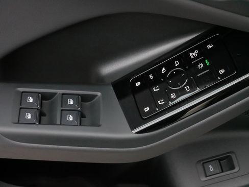 Used 2025 Audi Q6 e-tron Premium Plus w/ Premium Plus image 19