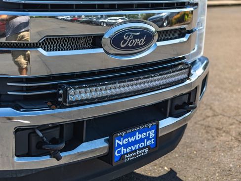 Used 2017 Ford F350 Lariat w/ Camper Package AWD/4WD image 4
