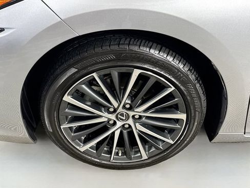 Used 2023 Lexus ES 250 w/ Premium Package AWD/4WD image 4