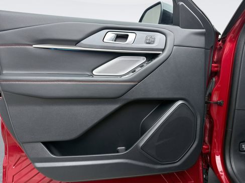 Used 2025 Ford Explorer ST image 9