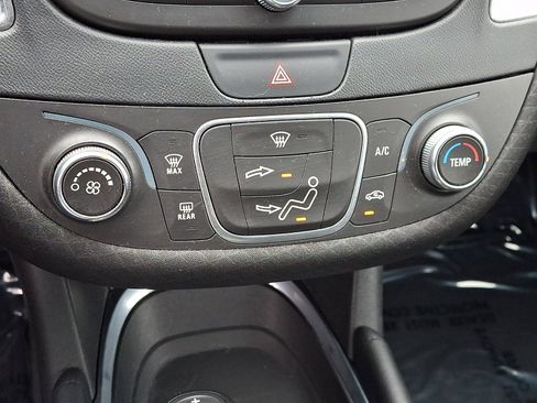Used 2017 Chevrolet Malibu LT FWD image 16