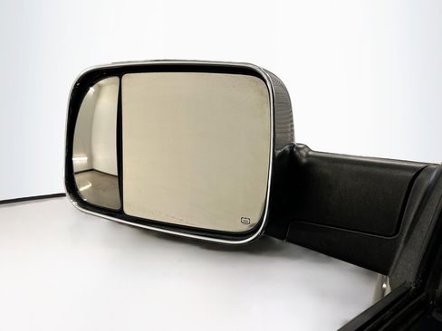 Used 2015 RAM 1500 Laramie w/ Convenience Group image 16