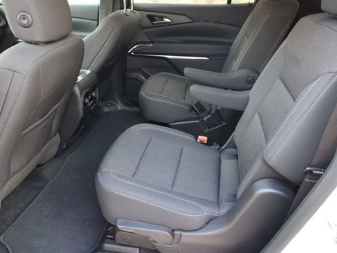 Used 2024 Chevrolet Traverse LT w/ Midnight/Sport Edition FWD image 5