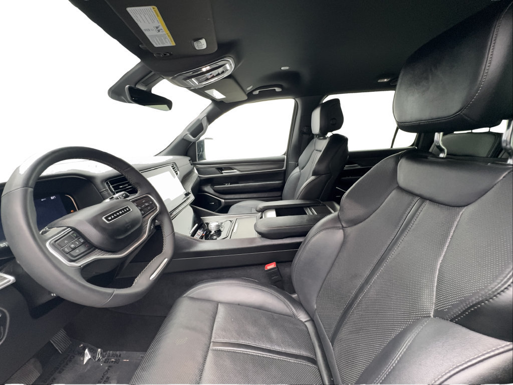 Used 2024 Jeep Wagoneer L Series II RWD image 21