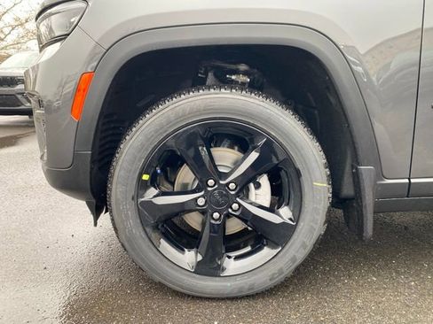 New 2025 Jeep Grand Cherokee Altitude image 15