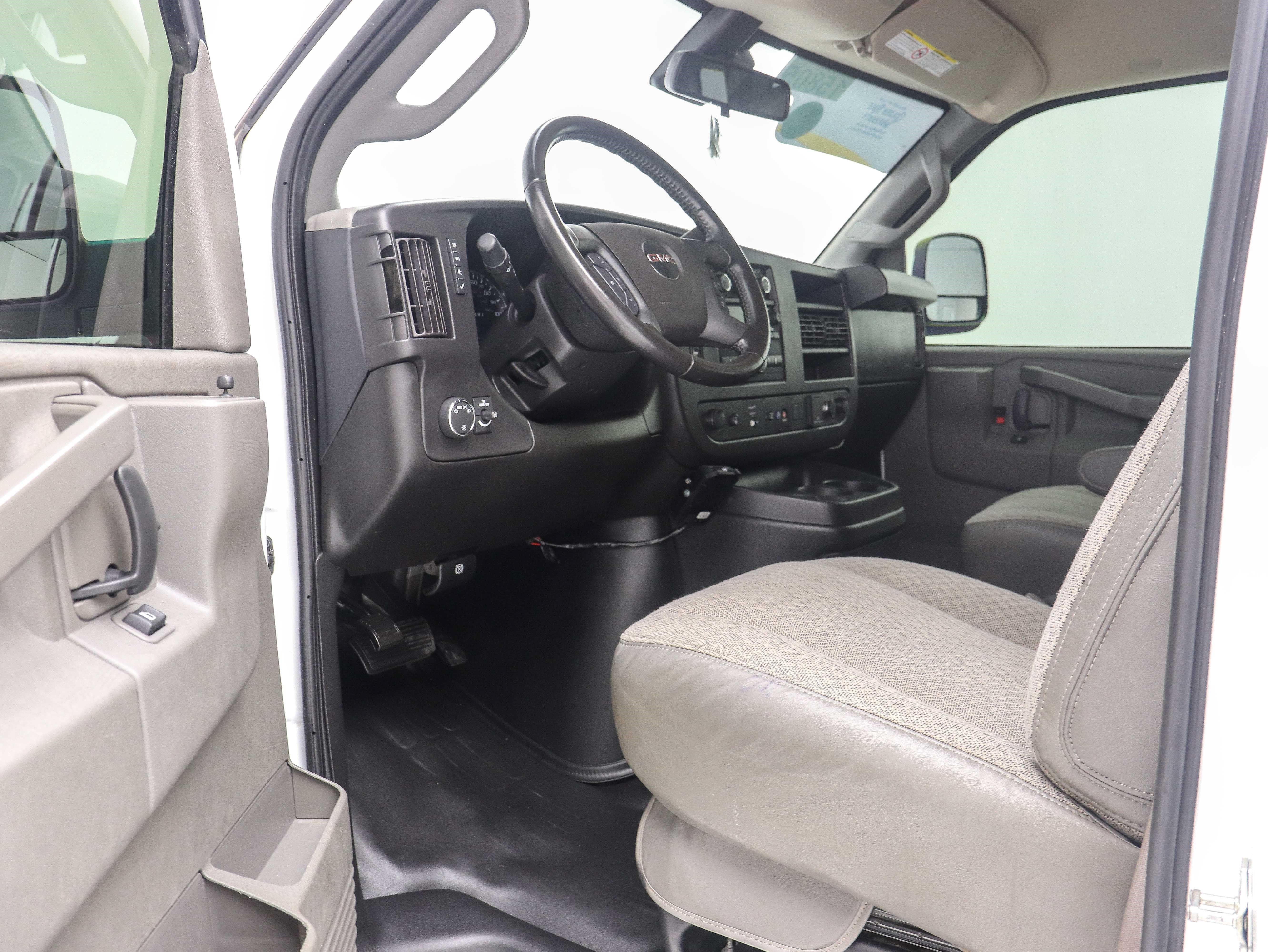 Used 2023 GMC Savana 3500 LS w/ Chrome Appearance Package RWD image 12