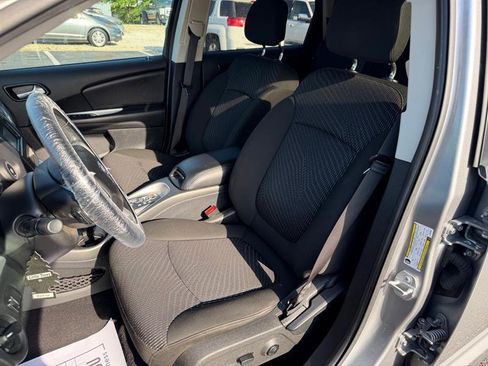 Used 2020 Dodge Journey SE w/ SE Popular Equipment Group image 4