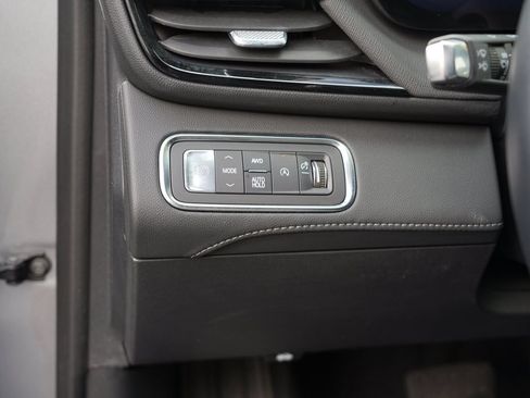 Used 2025 Buick Enclave Sport Touring AWD/4WD image 17