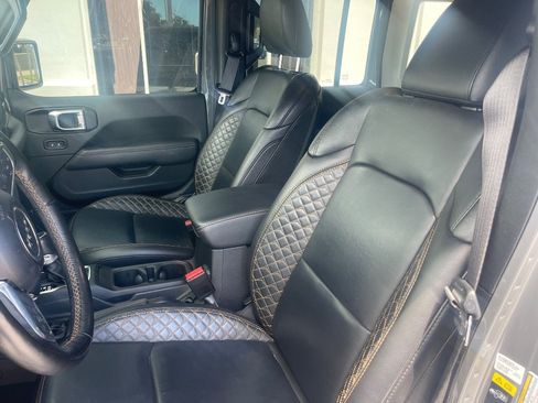 Used 2023 Jeep Wrangler Unlimited Sahara AWD/4WD image 7
