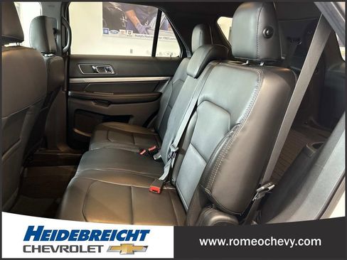 Used 2019 Ford Explorer XLT w/ Equipment Group 202A AWD/4WD image 12