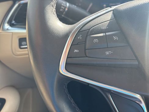 Used 2018 Cadillac XT5 FWD image 23