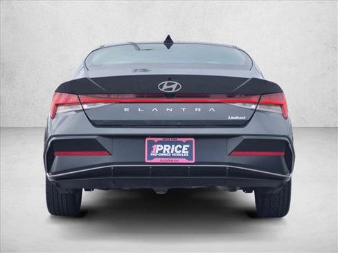 Used 2025 Hyundai Elantra Limited FWD image 7