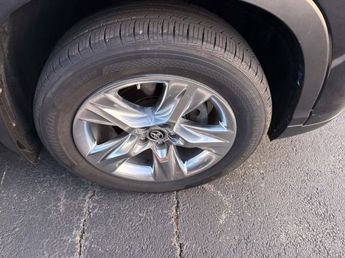 Used 2018 Toyota Highlander Limited image 19