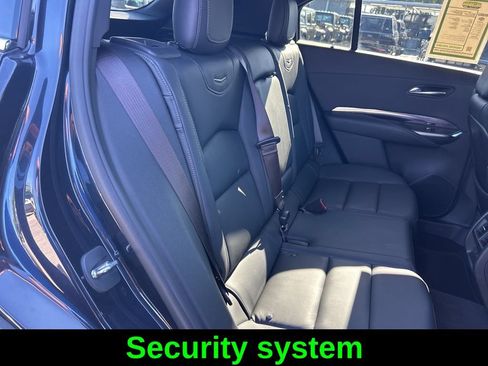 Used 2023 Cadillac XT4 Luxury w/ Cold Weather Package FWD image 28