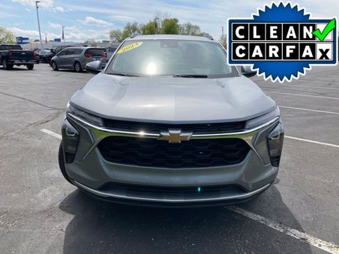 Used 2024 Chevrolet Trax LT FWD image 2