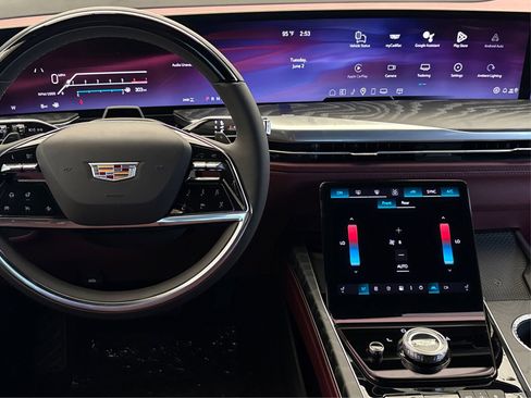 New 2026 Cadillac Escalade Luxury w/ LPO, Radiant Package AWD/4WD image 16