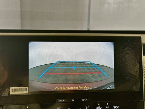Used 2025 Toyota bZ4X FWD image 22