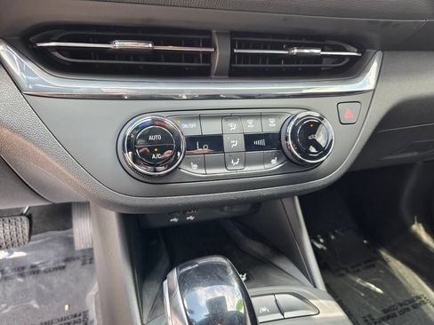 Used 2025 Buick Envista Preferred w/ Convenience I Package FWD image 24