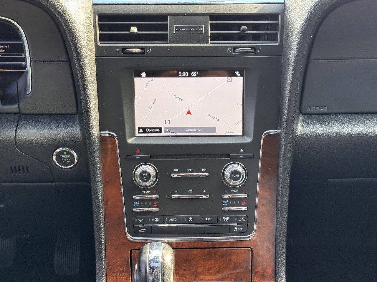Used 2017 Lincoln Navigator Select RWD image 25