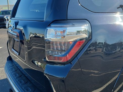 Used 2023 Toyota 4Runner TRD Off-Road Premium w/ Moonroof Package AWD/4WD image 11