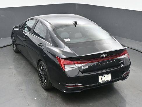 Used 2023 Hyundai Elantra Limited image 41