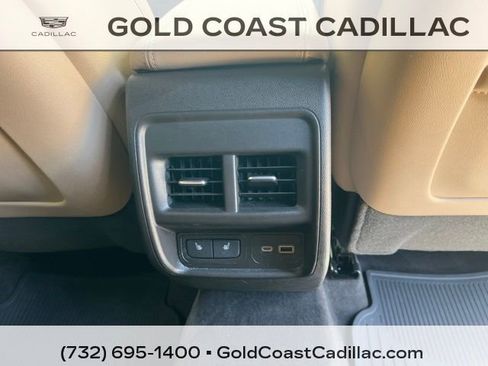 Certified 2024 Cadillac XT4 Luxury w/ Cold Weather Package FWD image 9
