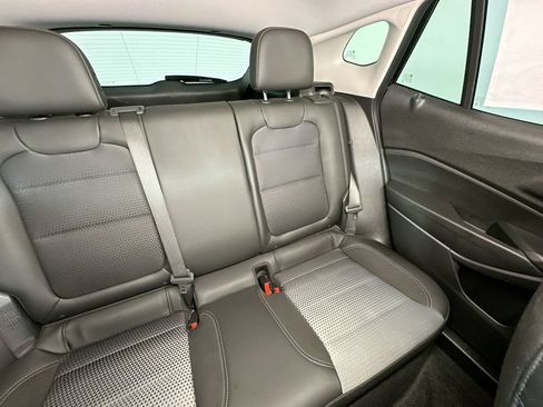 Used 2025 Chevrolet Trax LT w/ LT Convenience Package FWD image 14