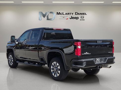 Used 2025 Chevrolet Silverado 2500 Custom w/ Custom Convenience Package image 4
