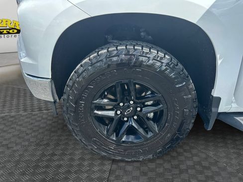 Used 2025 Chevrolet Silverado 1500 LT w/ Z71 Off-Road Package AWD/4WD image 14