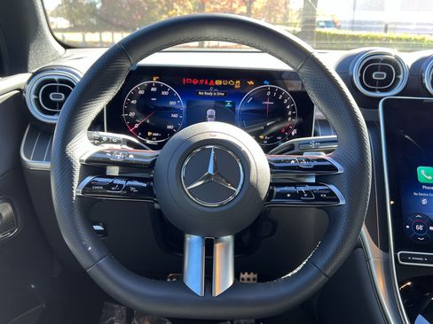 Used 2025 Mercedes-Benz GLC 350e 4MATIC image 18