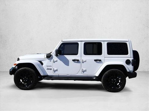 Used 2022 Jeep Wrangler Unlimited Sahara AWD/4WD image 9