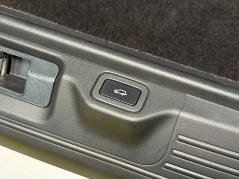 Used 2018 Land Rover Range Rover HSE AWD/4WD image 16