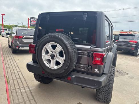 Used 2018 Jeep Wrangler Unlimited Sport S AWD/4WD image 5