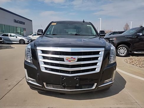 Used 2018 Cadillac Escalade ESV Premium Luxury image 3