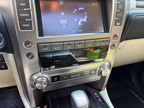 Used 2021 Lexus GX 460 Luxury w/ Sport Design Package AWD/4WD image 36
