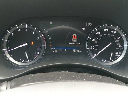Used 2021 Toyota Highlander Platinum AWD/4WD image 2