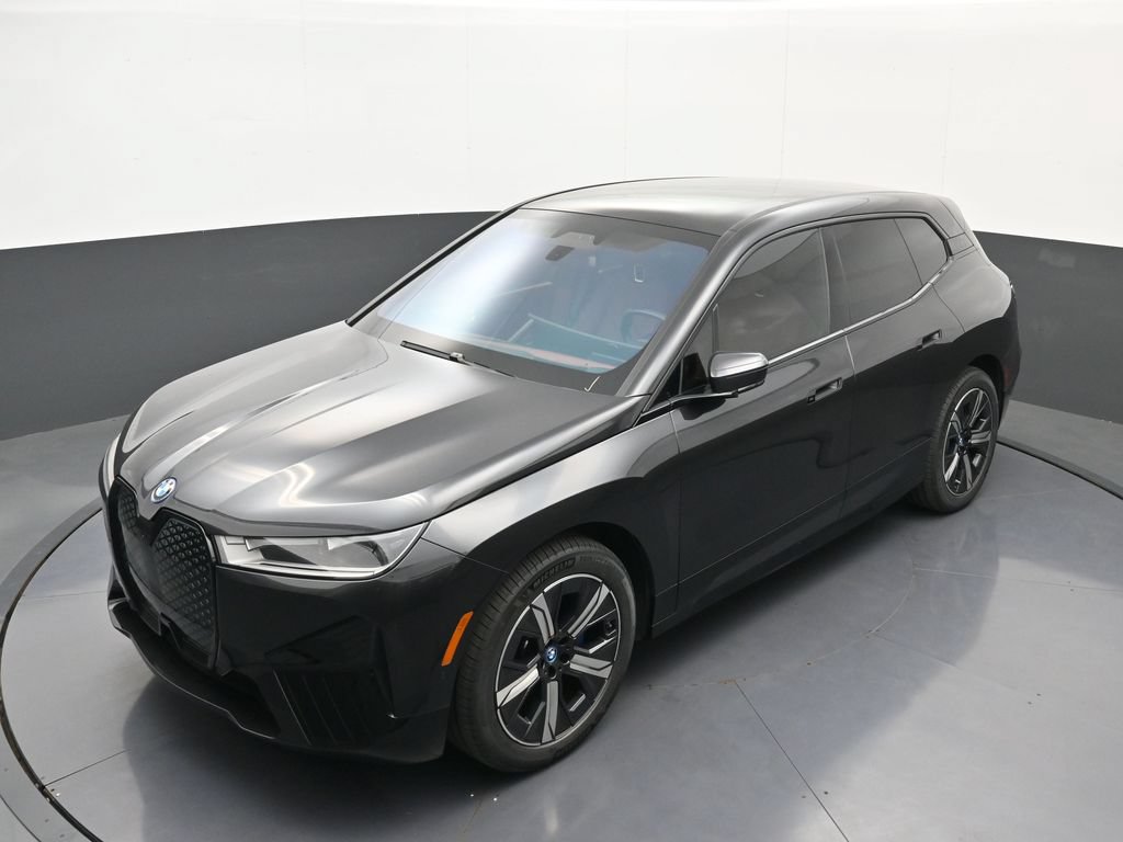 Used 2024 BMW iX xDrive50 w/ Sport Package AWD/4WD image 32
