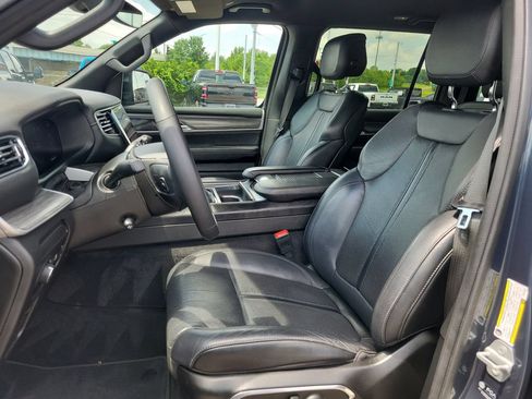 Used 2024 Jeep Wagoneer Series III AWD/4WD image 19