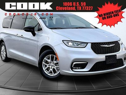 Used 2024 Chrysler Pacifica Touring-L