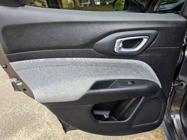 Used 2022 Jeep Compass Latitude FWD image 24
