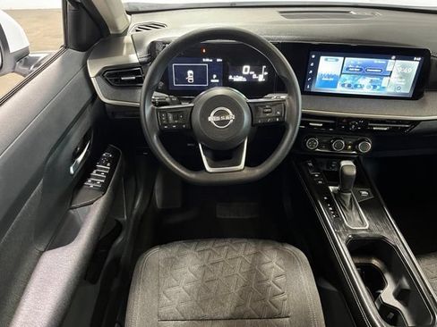 Used 2025 Nissan Kicks SV AWD/4WD image 18