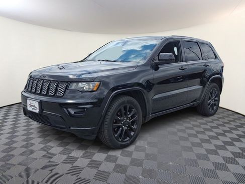 Used 2019 Jeep Grand Cherokee Altitude RWD image 3