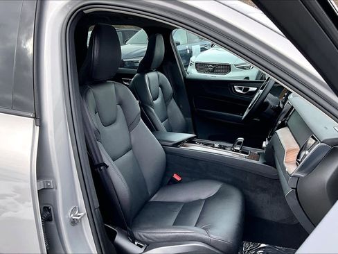 Certified 2023 Volvo XC60 B5 Plus w/ Climate Package image 8